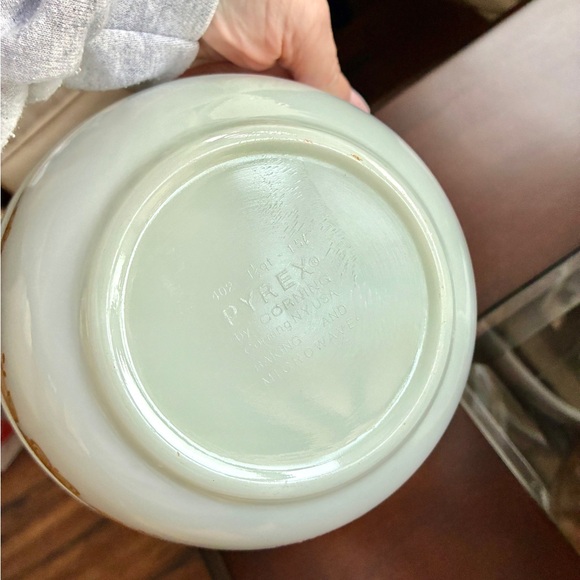 EUC ✨ Vintage Pyrex White and Goldenrod Floral Bowls - Picture 4 of 6